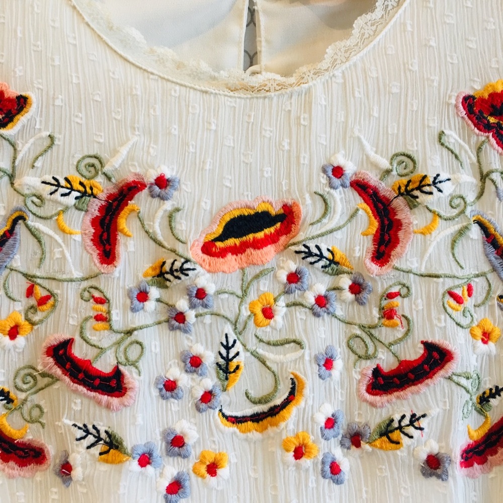 Zara long sleeve white embroidered blouse XS